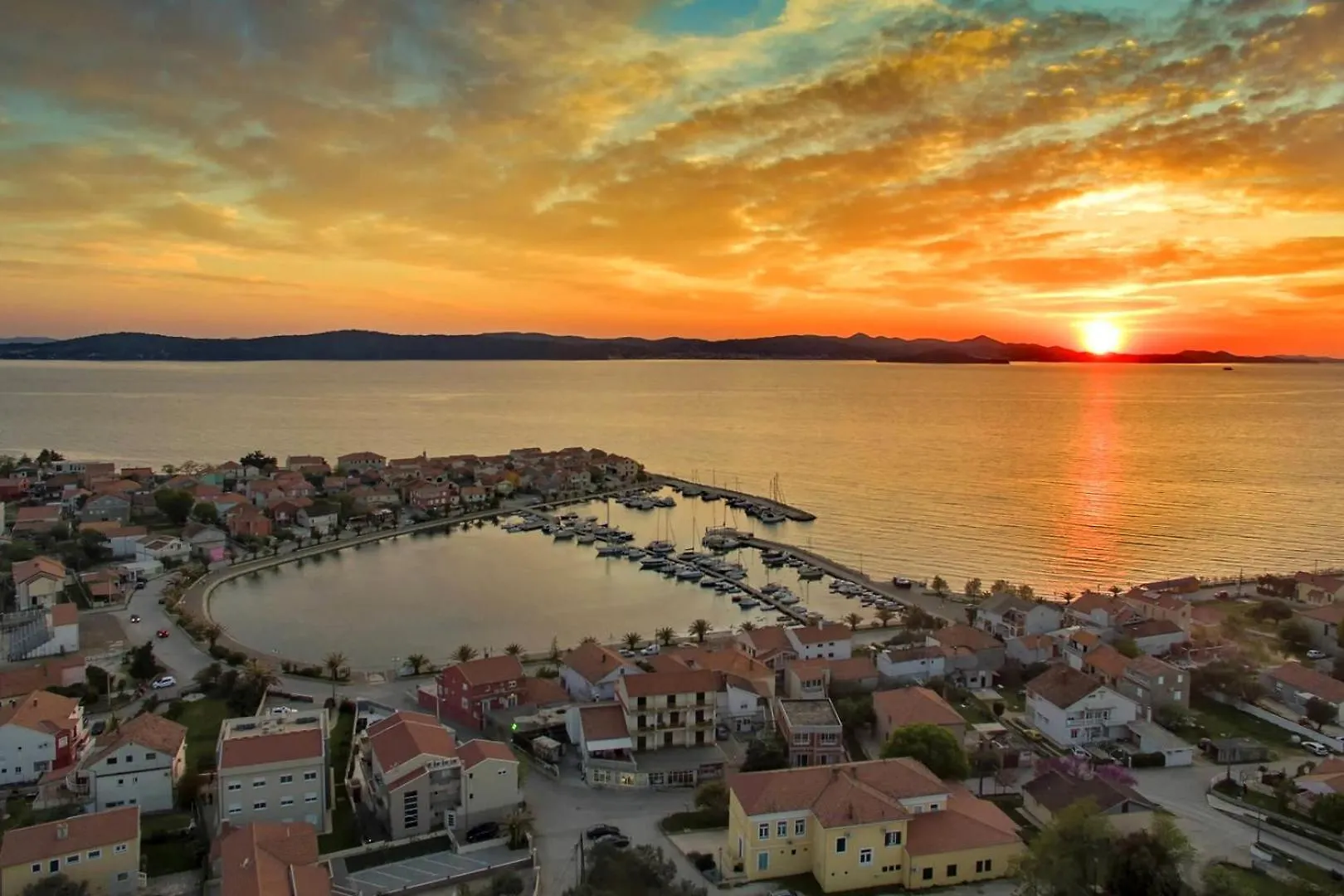 Apartments With A Parking Space Bibinje, Zadar - 24235 0*, Bibinje Croazia